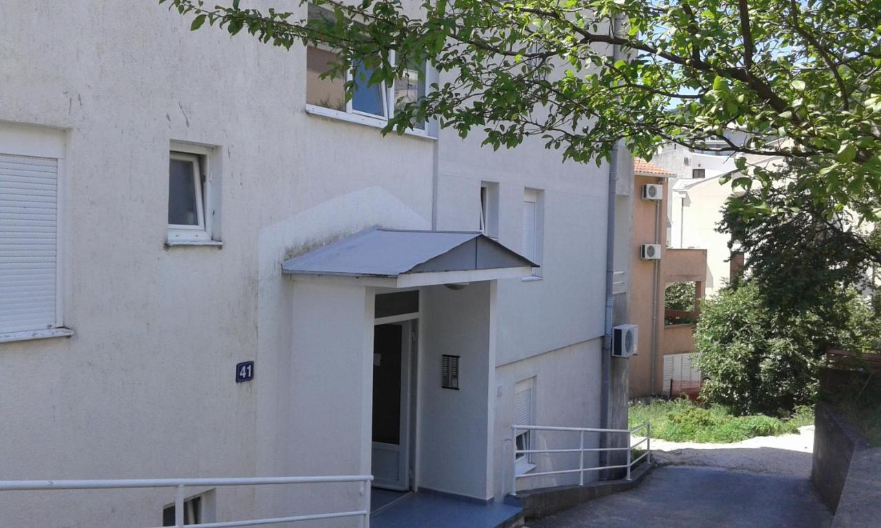 One-Bedroom Mediterranean Flat Near The Sea Petrovac na moru Exterior foto